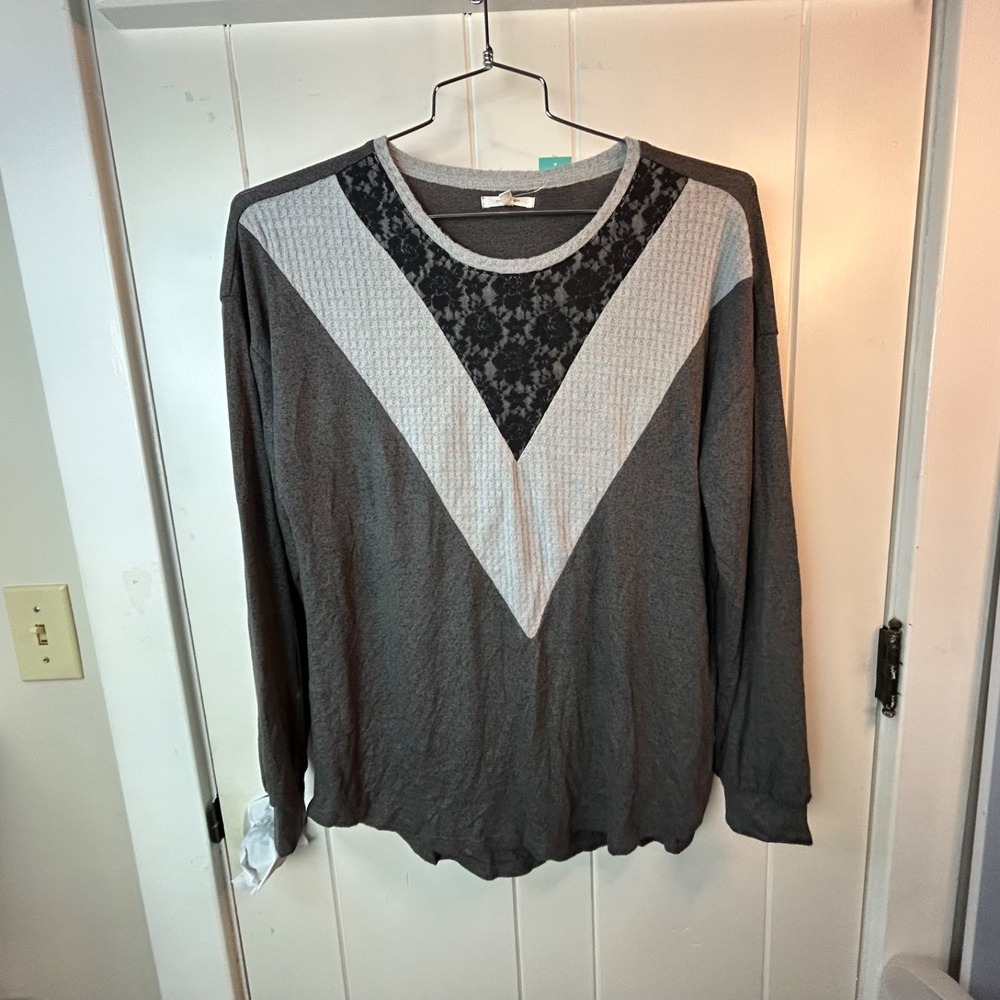 Maurices Sweater Women's Large "V" Striped Gray/Black Lace Pullover‎ NWT